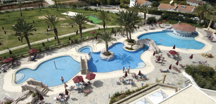 Crown Horizon Bay 4* (530€)